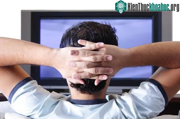 Xem TV quá nhiều cũng có thể là một yếu tố tiềm năng gây ra VTE