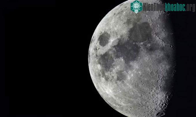 Mảnh vỡ tên lửa sẽ đâm vào vùng tối của Mặt trăng