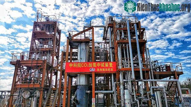Cơ sở thí điểm sản xuất xăng từ CO2 thông qua quá trình hydro hóa.