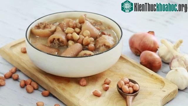 Đuôi lợn còn chứa canxi photphat, osteomucin và collagen...