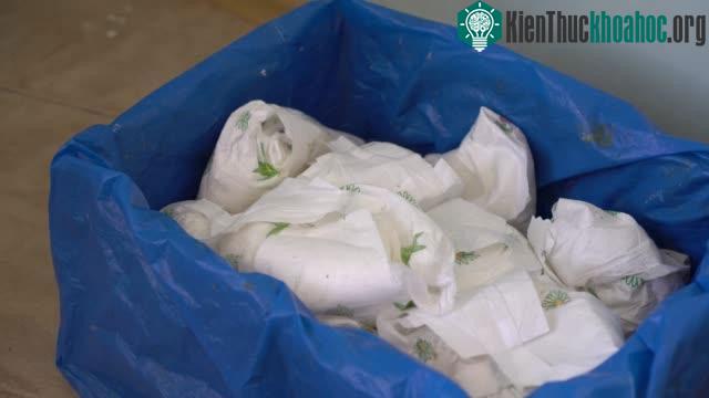 Chuyện kỳ lạ trên thế giới: Dùng hơn 100.000 chiếc bỉm tã để lát đường cao tốc ảnh 2