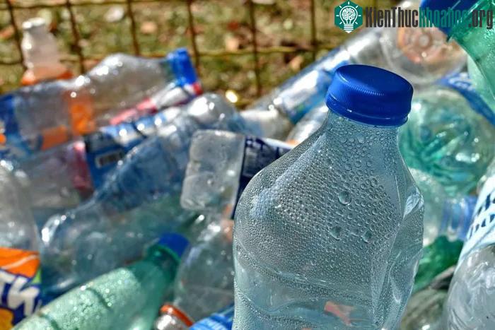 Có thể biến chai nhựa thành hương liệu vani nhờ vi khuẩn biến đổi gien.