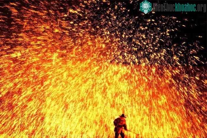 Những người thực hiện phải hết sức cẩn thận và có biện pháp đảm bảo an toàn.