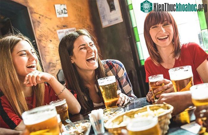 Bia sủi bọt gấp đôi rượu sâm panh.