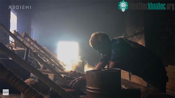 Ngoài ra, bọn họ cũng phải đảm bảo đủ độ mát để biến hơi nước thành dạng lỏng.