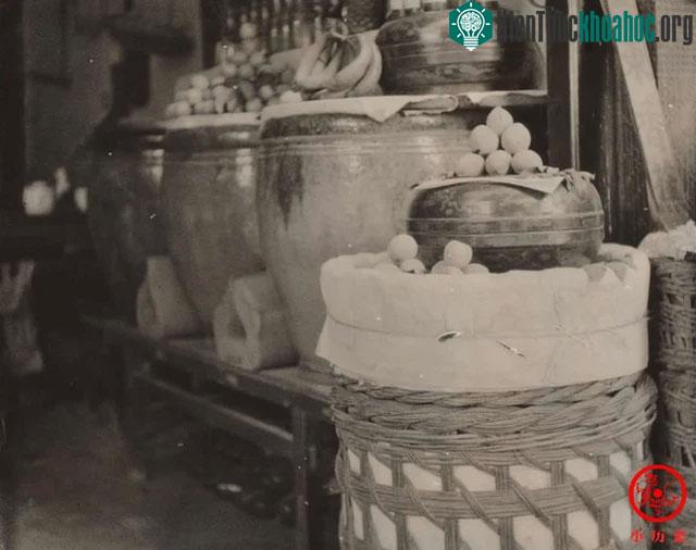 Băng được sử dụng để ướp lạnh hoa quả.