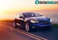 Ảnh Xe Tesla tự lái đưa chủ nhân tới chỗ làm, tự tìm chỗ, tự đỗ xe gọn gàng