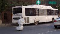 Ảnh Robot thoát khỏi phòng thí nghiệm gây tắc đường