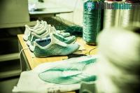 Ảnh Adidas sản xuất giày từ rác thải đại dương