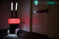 Ảnh Con người sẽ làm theo hướng dẫn của robot trong trường hợp khẩn cấp