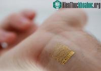 Ảnh Nhật Bản phát triển nhiệt kế siêu mỏng chỉ bằng 1/4 sợi tóc
