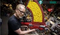 Ảnh Cựu MC show khoa học MythBusters biến súng nerf thành "mũ 2 nòng", nhả 54 viên đạn chỉ trong nháy mắt