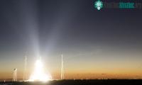 Ảnh Trạm vũ trụ quốc tên ISS bay qua phía trên tên lửa cao 98 m