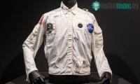 Ảnh Áo phi hành gia Apollo 11 được bán đấu giá gần 2,8 triệu USD