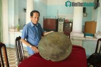Ảnh Cào lưới trên sông Hậu, ngư dân tìm được mặt trống đồng có niên đại 2.300 năm tuổi