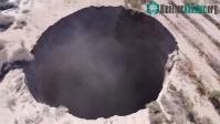 Ảnh Xuất hiện hố sụt bí ẩn khổng lồ ngay cạnh mỏ đồng ở Chile