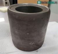 Ảnh Vật thể kim loại bí ẩn trên trời rơi xuống suýt cướp đi mạng sống của viên cảnh sát Mỹ