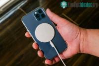 Ảnh Sạc iPhone như thế nào là đúng cách