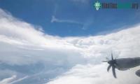 Ảnh Phi công bay vào trong mắt bão mạnh 250km/h