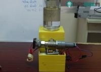 Ảnh Sinh viên làm thiết bị phát hiện ra methanol trong rượu