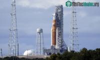 Ảnh Tên lửa Mặt trăng của NASA vượt qua cuộc thử nghiệm nhiên liệu