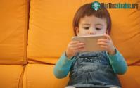 Ảnh Khoa học chứng minh việc dỗ trẻ bằng điện thoại gây nhiều hệ lụy khó lường
