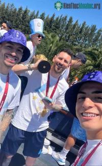 Ảnh Hình ảnh dưới đáy cúp vàng World Cup 
