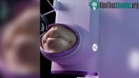 Ảnh Dân mạng Trung Quốc gây xôn xao vì thiết bị hôn môi xa