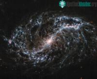 Ảnh Kính viễn vọng của NASA chụp được thứ có trong khói lửa, nhựa đường ở 4 thiên hà khác