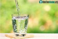 Ảnh Uống nước đun sôi để nguội hay trà sẽ có lợi cho sức khỏe hơn?