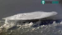 Ảnh NASA tiếp cận “đĩa bay băng” đang lơ lửng trên bầu trời Trái đất