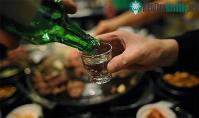 Ảnh Uống rượu xã giao không mang lợi ích trong công việc
