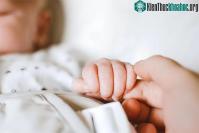 Ảnh Em bé đầu tiên ở Anh có DNA từ 3 cha mẹ