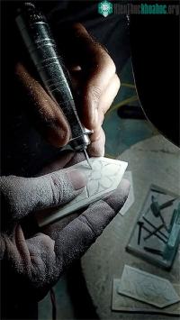 Ảnh Nghề có từ thời tiền sử "biến" những mảnh xương động vật trở thành những tác phẩm nghệ thuật kinh ngạc