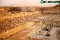 Ảnh Nhật báo Le Monde: Pháp phụ thuộc vào Uranium của Niger như thế nào?