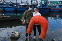 Ảnh Sinh viên làm phao cứu hộ tự tìm từ vị trí người bị nạn