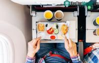 Ảnh Máy bay phục vụ đồ ăn từ phổ thông đến thương gia, nhưng tiếp viên hàng không vẫn mang cơm vì điều này