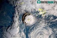 Ảnh Núi lửa ở Tonga phun trào mạnh tạo ra dòng chảy dưới biển có tốc độ nhanh chưa từng thấy