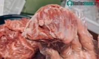 Ảnh Phần thịt lợn "đắt giá" được mọi người tranh nhau mua