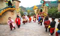 Ảnh Làng người lùn bí ẩn tại Trung Quốc: Thế giới cổ tích ẩn trong rừng núi đời thực!