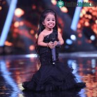 Ảnh Jyoti Amge: Người phụ nữ thấp nhất thế giới, chiều cao chỉ 62,6cm!