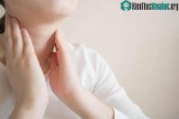 Ảnh Cách làm dịu cổ họng nhanh nhất sau khi bị nôn