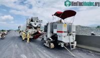 Ảnh Cỗ máy đúc dải phân cách kiểu "mỳ ăn liền" giúp thi công thần tốc tuyến cao tốc 11.808 tỷ đồng tại Việt Nam