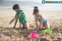 Ảnh Chuyên gia cảnh báo: Khi chơi trên biển, không nên đào hố cát sâu quá 60cm