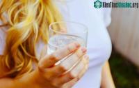 Ảnh Điều gì xảy ra khi chúng ta súc miệng bằng nước muối?