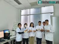 Ảnh Học sinh Việt Nam biến bã cà phê, bã mía thành chậu cây, bộ cờ 