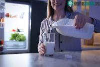Ảnh Bác sĩ khuyên những người nào không nên uống sữa vào buổi tối?