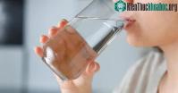 Ảnh Uống nước trước khi đánh răng liệu có khiến vi khuẩn vào dạ dày?