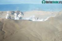Ảnh Núi lửa Taal của Philippines phun cột hơi nước cao hơn 2.400m