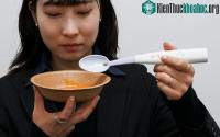 Ảnh "Ông trùm" ngành bia Nhật Bản cho mở bán chiếc thìa điện tử ngăn đột quỵ